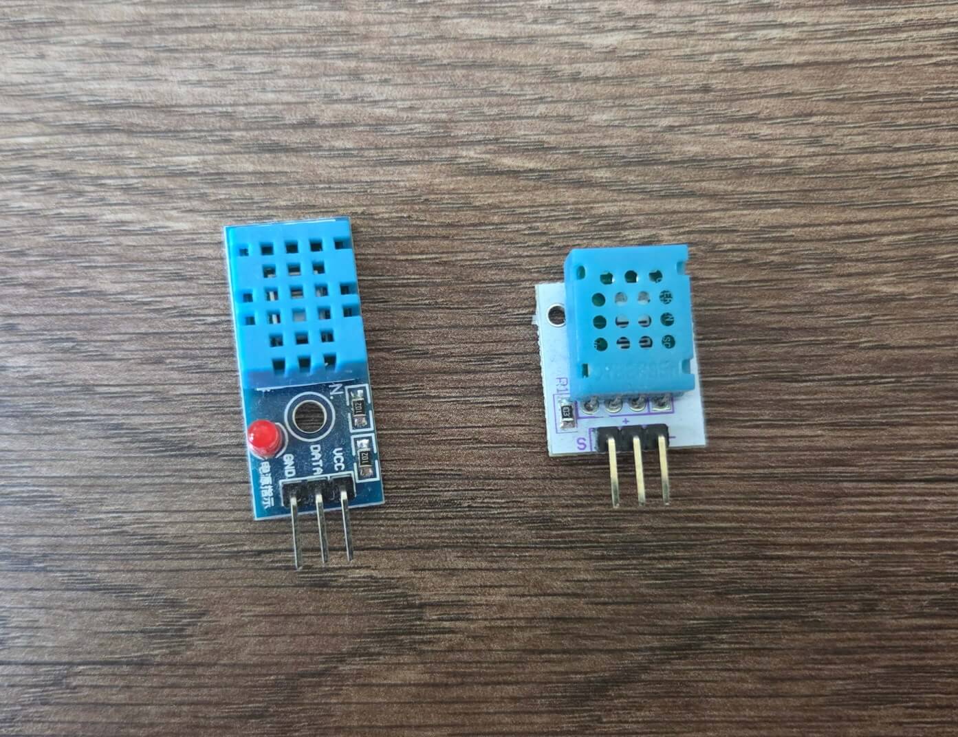 Image showing cheap knockoff version of DHT-11 and a real working one next to it